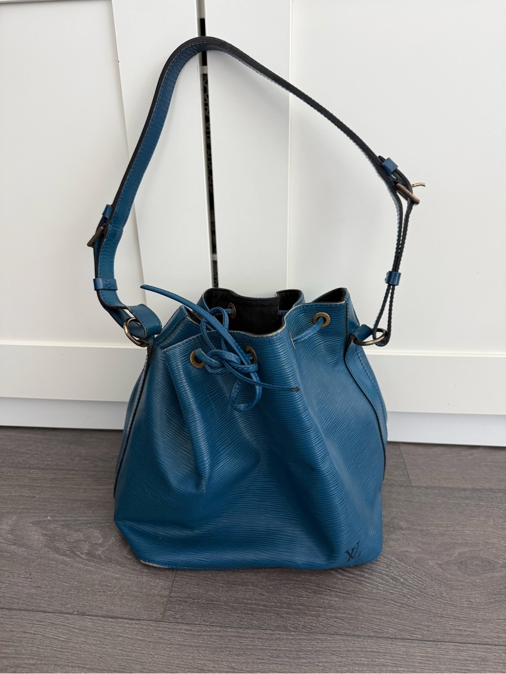 Louis Vuitton Epi Petit Noe shoulder bucket bag authentic handbag vintage